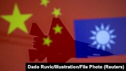 Borbeni avion iza kineske i tajvanske nacionalne zastave, ilustracija, april 2021. godine