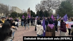 Бишкектеги аялдардын укуктарын коргоону талап кылган акция. 8-март, 2026-жыл.