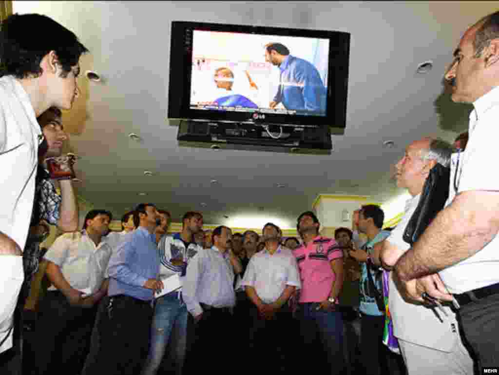 ناصر حجازی در بیمارستان کسری تهران، ۲۲ مه ۲۰۱۱