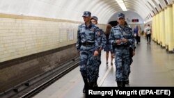 Ռուսաստան - Ոստիկանները մետրոպոլիտենի կայարաններից մեկում, արխիվ