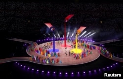 Стадионға түрлі-түсті бояу "төгілген" сәт. Милан, Италия. 6 ақпан, 2026 жыл.