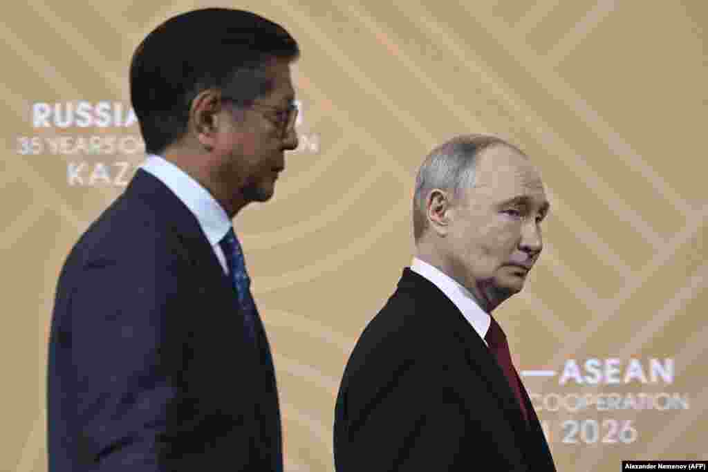 Ruski predsednik Vladimir Putin i filipinski predsednik Ferdinand Markos Mlađi na samitu ASEAN-a 18. juna.Savetnik u Kremlju Jurij Ušakov rekao je novinarima u Kazanju da je "kategorički netačno" da sukob u Ukrajini počinje da se okreće u korist Kijeva.
