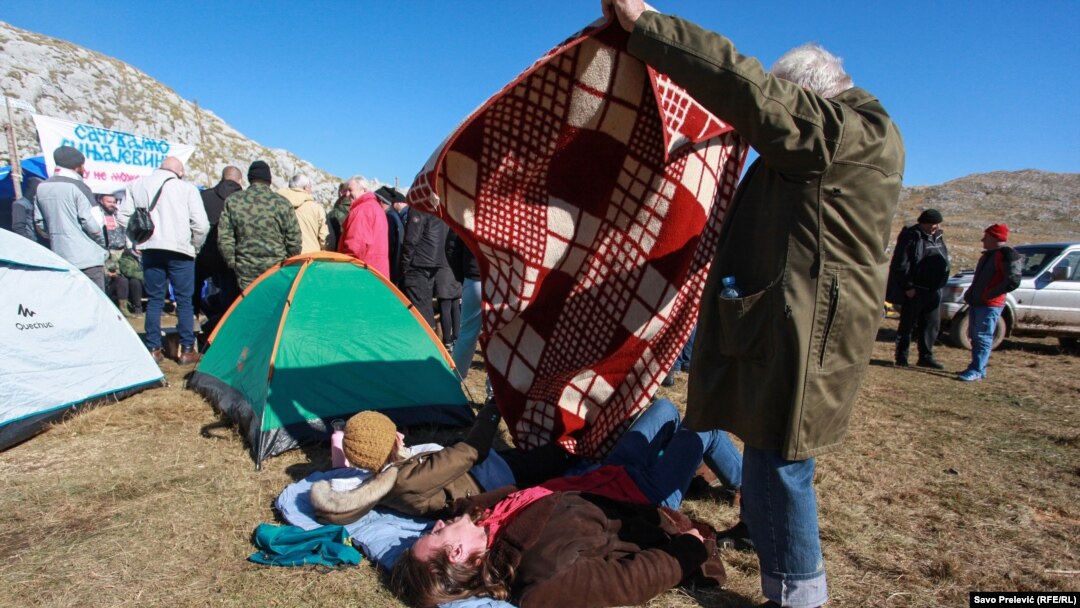 Nekoliko meštana na planini Sinjajevini protestuje skoro dva meseca (oktobar 2020)