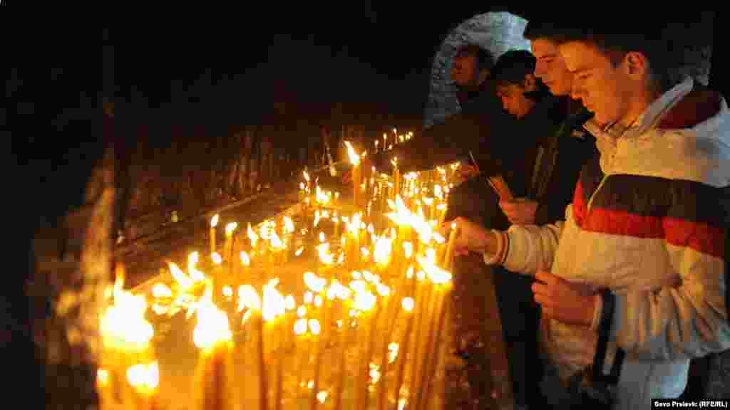 Nalaganje badnjaka, Srpska pravoslavna crkva.