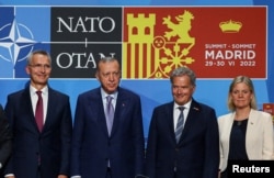 Генсек НАТО з лідерами Туреччини, Фінляднії та Швеції після підписання Меморандуму на саміті НАТО в Мадриді. 28 червня 2022 року