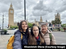 Катерина з мамою і бабусею в Лондоні