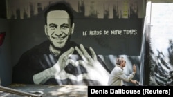 Графити в подкрепа на Навални в Швейцария