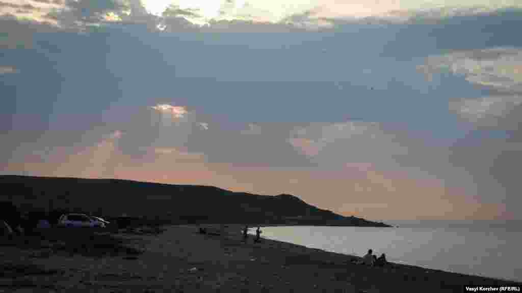 Озеро Чокрак&nbsp;(Чокъракъ голю, в переводе с крымскотатарского &ndash; озеро-источник), расположенное неподалеку от Керчи, известно своими целебными грязями