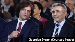 „ბიძინა ივანიშვილი არსებითად არ ერევა სამთავრობო მენეჯმენტში და საკადრო გადაწყვეტილებებში“ - ირაკლი კობახიძე. ფოტოზე: ირაკლი კობახიძე და ბიძინა ივანიშვილი.