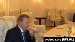 Адна з папярэдніх сустрэч Трохбаковай кантактнай групы па Ўкраіне, на фота - Леанід Кучма 