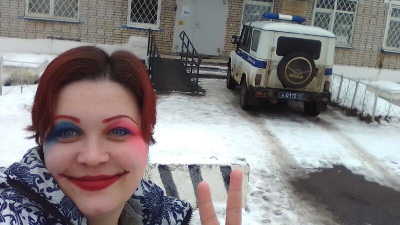 Жительнице Новгородской области назначили обязательные работы за пикет в поддержку Навального