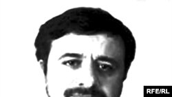 محمد کاظم کاظمی شاعر، نویسنده و منتقد افغان که در ایران زنده گی می کند