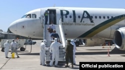 Кыргызстандыктарды «Pakistan International Airlines» компаниясы «Исламабад-Бишкек-Исламабад» чартердик каттамы менен алып келди. 