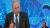 Dimitrij Peskov figyeli Putyin elnök online tartott éves sajtókonferenciáját
