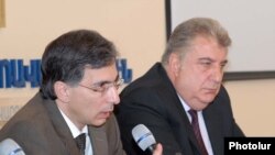 Armenia -- Finance Minister Tigran Davtian (L) at a news conference in Yerevan, 31 March 2010.