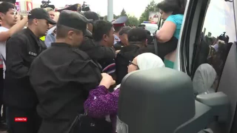 Алматыда полиция жүзге жуық адамды ұстады