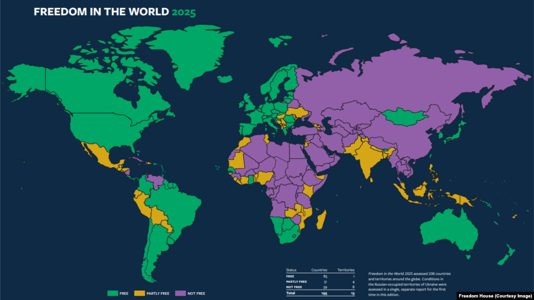 Карта Freedom House за 2024 год: свободные страны окрашены зелёным, частично свободные – жёлтым, несвободные – фиолетовым