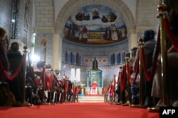 Папа Леў XIV падчас сустрэчы з альжырскай грамадой у базыліцы Маці Божай Афрыканскай у Альжыры 13 красавіка 2026 году