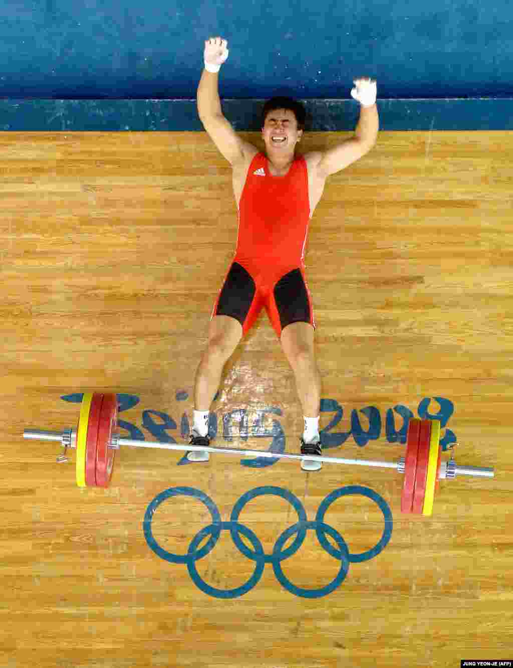 Улан Молдодосов оор атлетика боюнча Азиянын эки жолку чемпиону. Азия Кубогунун жеңүүчүсү. 2008-жылы&nbsp; Бээжиндеги Олимп оюндарынын ачылуу аземинде Кыргызстандын желегин көтөрүп чыккан.