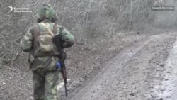 Pe măsură ce Rusia recunoaște independența regiunilor separatiste, soldații ucraineni anticipează escaladarea conflictului