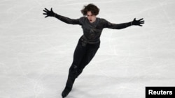 Қазақстандық мәнерлеп сырғанаушы Михаил Шайдоров қысқа бағдарламасын орындап жатыр. Милан. 10 ақпан 2026 жыл.