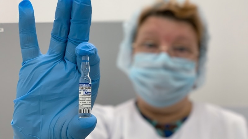 СМИ рассказали о тайной подмене вакцин от коронавируса российскими врачами