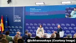 Сьвятлана Ціханоўская і колішні кіраўнік эўрапейскай дыпляматыі Жузэп Бурэль на міжнародным Форуме Ла-Тоха ў Гішпаніі, 3 кастрычніка 2026 году