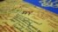 Прапор України з підписами російських українців