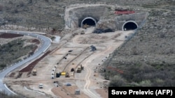 Изградба на дел од автопатот што го поврзува градот Бар на црногорскиот јадрански брег со соседна Србија