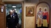 Президент Росії Володимир Путін у супроводі командувача Тихоокеанського флоту Росії адмірала Віктора Ліїни відвідує ракетний крейсер «Варяг», 12 серпня 2026 року
