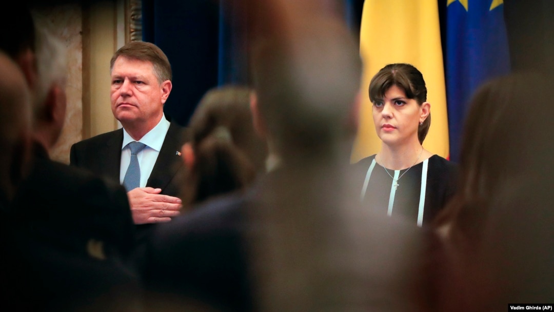 Laura Codruța Kövesi, la acea vreme procuror-șef al DNA, alături de președintele Klaus Iohannis, București, 23 februarie 2017. Șeful statului a semnat decretul demiterii acesteia în iulie 2018.
