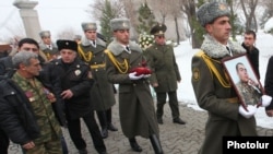 Armenia - An honor guard holds the picture of Sergeant Armen Hovannisian during his state funeral in Yerevan's Yerablur military cemetery, 22Jan2014.