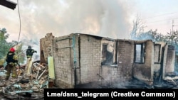 
За даними ДСНС, у двоповерховому житловому будинку виникла пожежа, пошкоджені багатоповерхові та приватні будинки. Фото архівне 