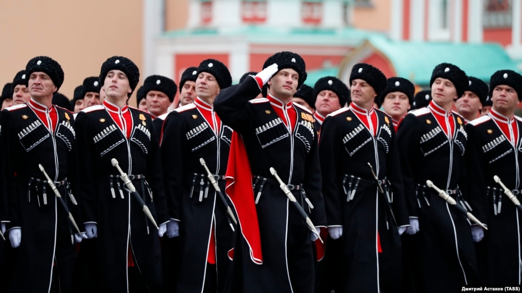 9 мая 2021 года, военнослужащие парадного расчета Всероссийского казачьего общества во время парада, посвященного 76-й годовщине Победы в Великой Отечественной войне