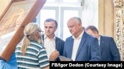 Igor Dodon și Vasile Tarlev la mănăstirea de maici „Adormirea Maicii Domnului” din satul Calarașovca, raionul Ocnița, 20 august 2025.