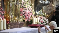 Pope Benedict kneels before the "Infant Jesus of Prague" on September 26.