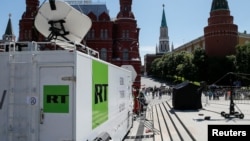 Reportažno vozilo ruske državne televizije RT u blizini Crvenog trga u Moskvi (fotoarhiva)