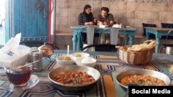 قیمت‌ها غیر از سفره‌های خانگی، میزهای کافه‌ها و رستوران‌ها را تحت تأثیر قرار داده و نرخ منوهایشان را افزایش داده است