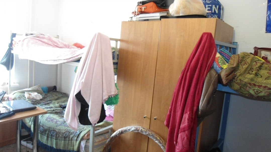 Онлайн порно жігіттің анусын жалайды