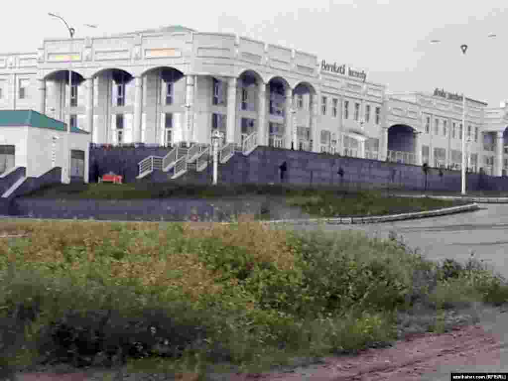 Aşgabatdaky söwda merkezi