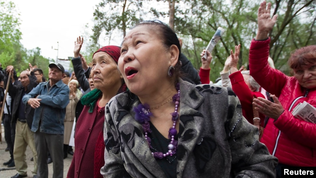 Үлкен қара мүше порно Әпкесі мен ағасының секс видеосы