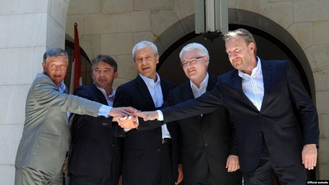 Croatian President Ivo Josipovic with Serbian President Boris Tadic and members of the Bosnia-Herzegovinian tripartite presidency at the meeting in Brijuni on July 18.