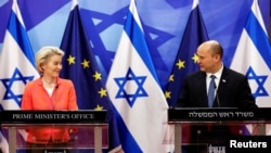 Ursula von der Leyen és Naftali Bennett izraeli miniszterelnök sajtótájékoztatója Jeruzsálemben 2022. június 14-én