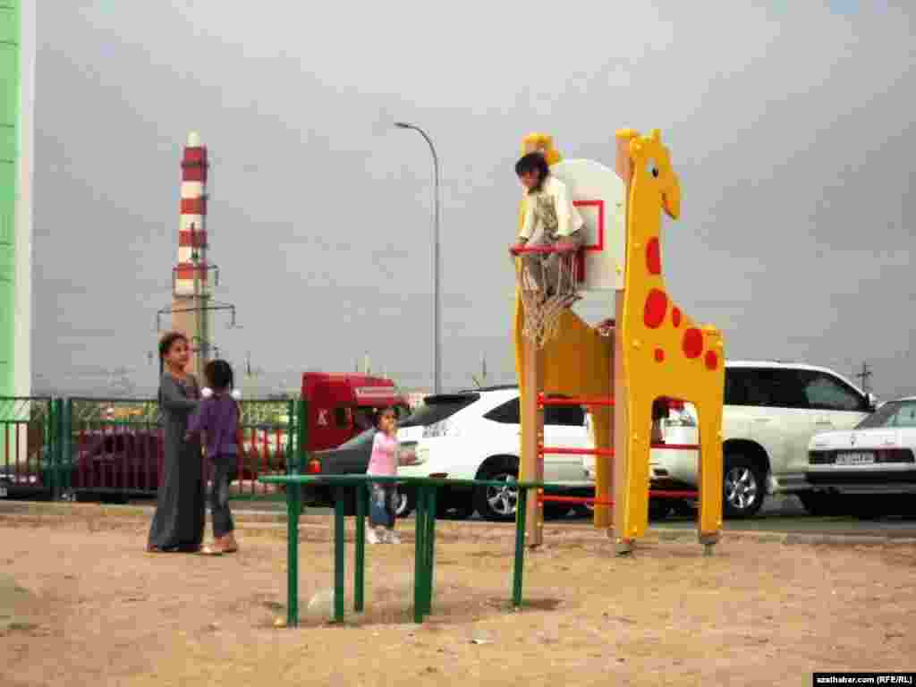 Bir gyzjagaz o&yacute;un desgasynyň &uuml;st&uuml;ne &ccedil;ykypdyr