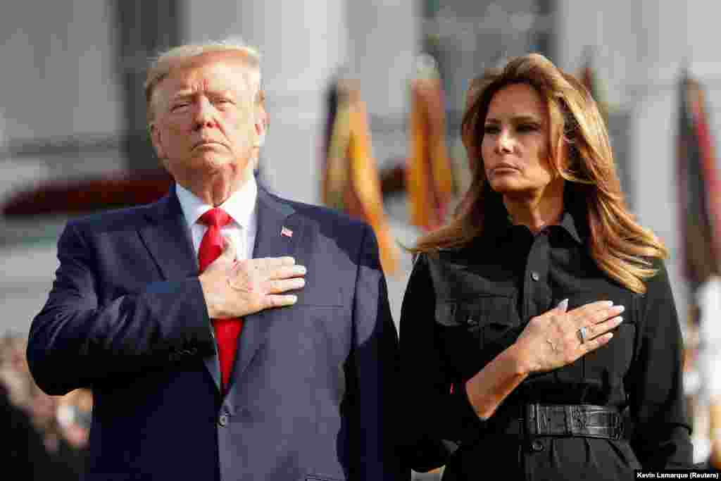 Fostul președinte Donald Trump și Melania Trump țin un moment de reculegere pentru victimele atacurilor din 11 septembrie, la Casa Albă din Washington, 11 septembrie 2019. &nbsp;