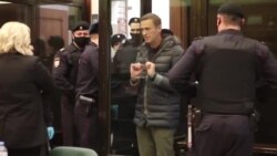 Суд отправил Навального в колонию