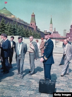 Lieutenant Commander Woody Lee stands on Red Square with the "nuclear football" attached to his wrist with a leather strap to prevent it from being seized or lost. This photo was taken as U.S. President Ronald Reagan toured Moscow with Soviet leader Mikhail Gorbachev in May 1988.