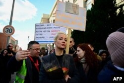 Iulia Navalnaia, văduva fostului opozant rus, Alexei Navalnîi, participă la un protest în fața ambasadei Rusiei de la Berlin, în ultima zi de alegeri în Rusia. 17 martie 2024.