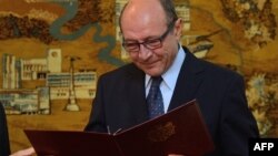 Fostul președinte român Traian Băsescu la depunerea jurămîntului de cetățean moldovean 