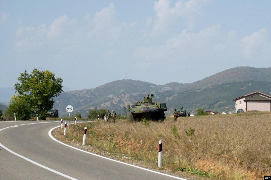 Automjete të ushtrisë së Serbisë, të pozicionuara në Rudnicë. (27 shtator)